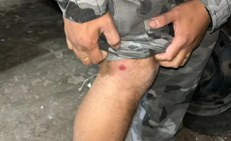 Un policía fue baleado durante el hecho.