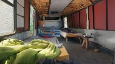 Los cuatro trabajadores vivían en un micro ómnibus y en una casilla en pésimas condiciones de salud e higiene. Los cuatro trabajadores vivían en un micro ómnibus y en una casilla en pésimas condiciones de salud e higiene.