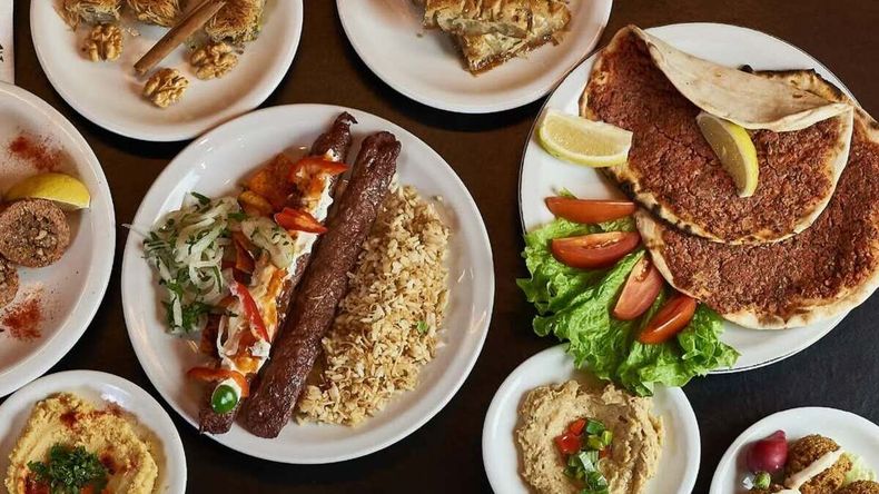 Este restaurante se especializa en cocina armenia.