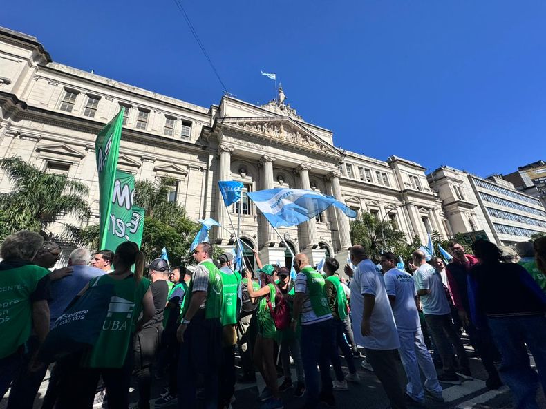 El Senado aprobó en una sesión maratónica la Ley de Financiamiento Universitario