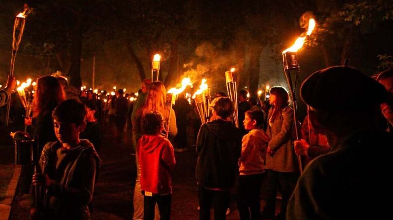 Este pueblo festeja con antorchas todos los meses de octubre.