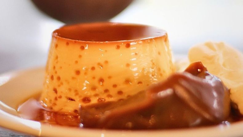 El menú de Siga La Vaca rinde homenaje a la parrilla argentina, ofreciendo una amplia variedad de cortes vacunos, como entraña, ojo de bife, bife de chorizo, costillas y asado, entre otros. 