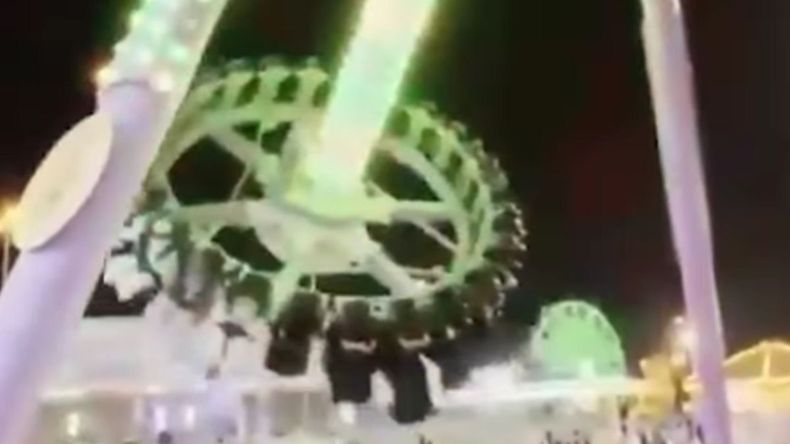 El brazo mecánico gigante se rompió y la instalación se desplomó.