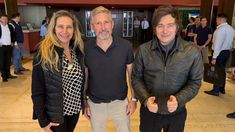 Javier Milei, junto a su hermana Karina Milei y el gobernador Rogelio Frigerio. Javier Milei, junto a su hermana Karina Milei y el gobernador Rogelio Frigerio.