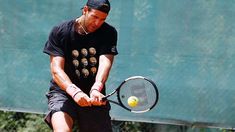 Del Potro se entrena sin descanso para ponerse a punto después de sus cuatro operaciones. Del Potro se entrena sin descanso para ponerse a punto después de sus cuatro operaciones.