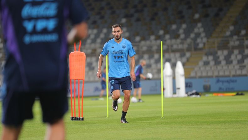 German Pezzela en los entrenamientos de la Selección en Emiratos Árabes Unidos.