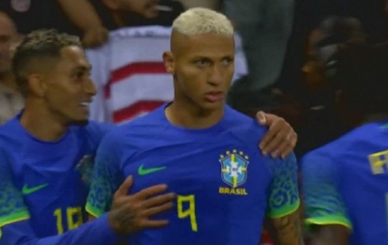 Richarlison tras el tanto a Túnez.