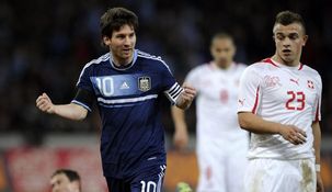 Messi brilló en Berna, Suiza, para su primer triplete con la Selección.