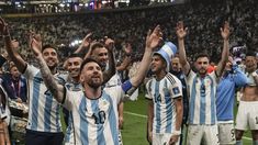 Messi celebra el título tan ansiado por la Argentina. Messi celebra el título tan ansiado por la Argentina.