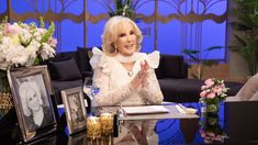 Mirtha Legrand se mostró muy emocionada en su regreso a la televisión. Mirtha Legrand se mostró muy emocionada en su regreso a la televisión.