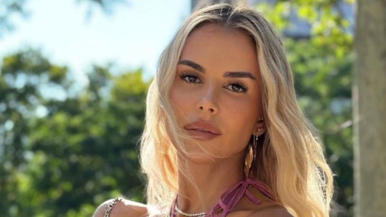 La moda rosa sigue siendo tendencia entre las famosas.