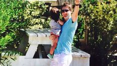 La navidad de Adrián Suar y Griselda Siciliani junto a la pequeña Margarita La navidad de Adrián Suar y Griselda Siciliani junto a la pequeña Margarita