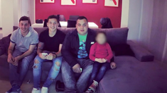 Sebastián Driussi junto a sus hermanos, Gonzalo a su derecha. Sebastián Driussi junto a sus hermanos, Gonzalo a su derecha.