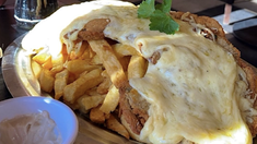 La milanesa suiza, uno de los clásicos de la gastronomía porteña. La milanesa suiza, uno de los clásicos de la gastronomía porteña.