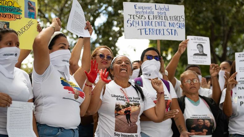 Familiares de presos políticos protestaron frente a la sede del Ministerio Público