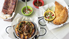 Se trata de un clásico restaurante porteño que posee un menú muy valorado por sus clientes. Se trata de un clásico restaurante porteño que posee un menú muy valorado por sus clientes.