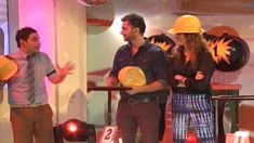 Rubia detenida en la frontera; vedette despedida y la partuza con 8 en un jacuzzi Rubia detenida en la frontera; vedette despedida y la partuza con 8 en un jacuzzi