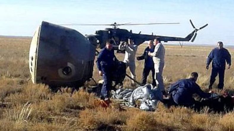 Imágenes del momento del aterrizaje de la Solyuz 11.