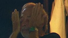 Una imagen que captura la esencia pura de la pasión futbolera. Una imagen que captura la esencia pura de la pasión futbolera.