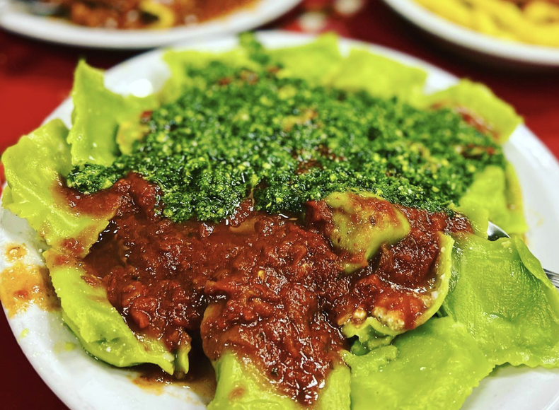 Ravioles con masa de espinaca.