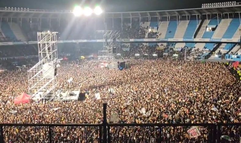 El que no salta votó a Milei, el grito del público de La Renga en Racing