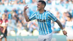 Colombo festeja su gol, el primero de la Academia. Colombo festeja su gol, el primero de la Academia.