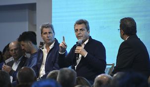 Massa con empresarios y universitarios en San Juan.