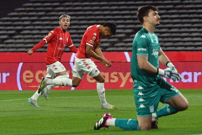 Huracán le ganó a Racing 5 a 3.