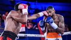 El dominicano Báez recibió una paliza del Negro Dávila. El dominicano Báez recibió una paliza del Negro Dávila.