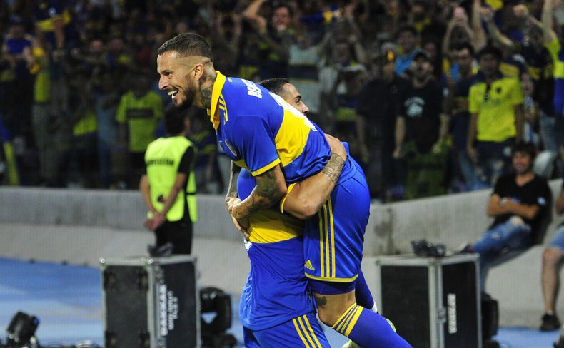 Benedetto se abraza con Figal.