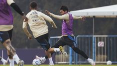 Lionel Messi sería titular en la fecha 16 frente a Colombia. Lionel Messi sería titular en la fecha 16 frente a Colombia.