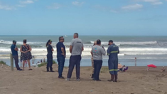 La Prefectura comenzó el operativo de búsqueda junto al Comando de Prevención y la Policía Bonaerense. La Prefectura comenzó el operativo de búsqueda junto al Comando de Prevención y la Policía Bonaerense.