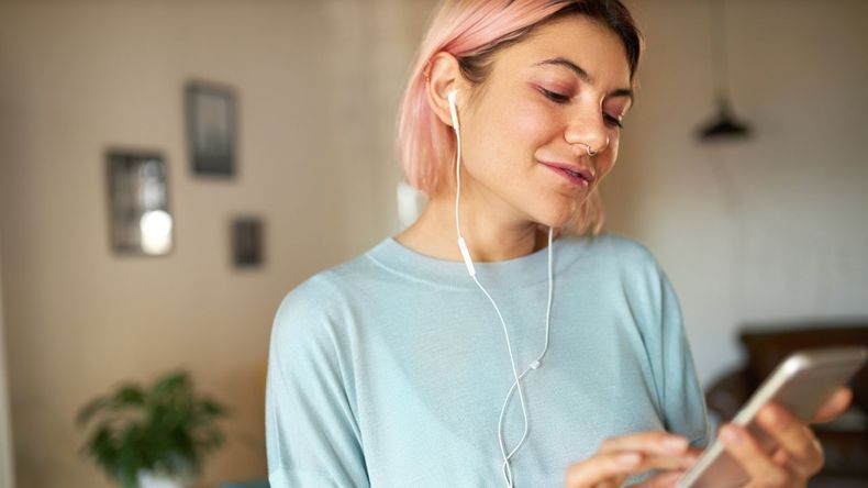 La comunicación experimenta transformaciones constantes, y en la actualidad muchas de las relaciones se desarrollan principalmente a través de redes sociales