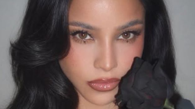 Emilia Mernes celebró la llegada de sus 30 años con un impactante look total black y un festejo íntimo.