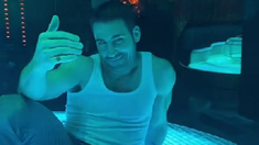 Miguel Ángel Silvestre le dedicó un baile sensual en el caño a Lali Espósito. Miguel Ángel Silvestre le dedicó un baile sensual en el caño a Lali Espósito.