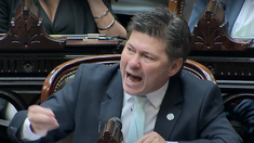 Lisandro Almirón se disculpó con Oscar Zago.