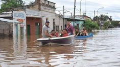 La mitad de los habitantes terminaron con sus casas anegadas. La mitad de los habitantes terminaron con sus casas anegadas.