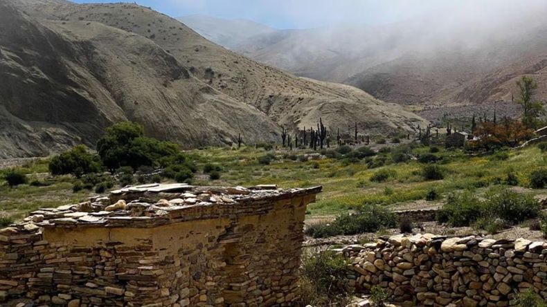 &nbsp;A esto se suma el entorno natural: cerros