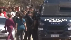 La adolescente entró armada a la escuela y luego de 5 horas fue rescatada sana y salva. La adolescente entró armada a la escuela y luego de 5 horas fue rescatada sana y salva.