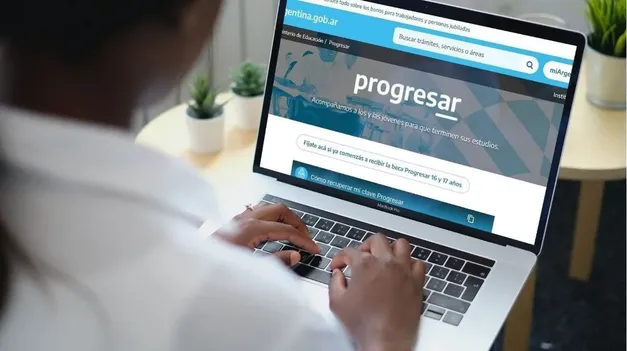Este programa de becas busca apoyar a miles de estudiantes argentinos, garantizando el acceso a la educación y ayudando a quienes más lo necesitan en su camino académico.
