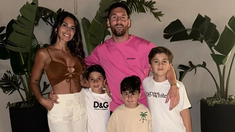 Lionel Messi festejó Año Nuevo junto a Antonela Roccuzzo y sus hijos Thiago, Ciro y Mateo. Lionel Messi festejó Año Nuevo junto a Antonela Roccuzzo y sus hijos Thiago, Ciro y Mateo.