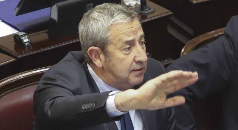 Julio Cobos.