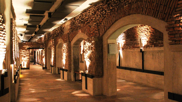 Si buscas una experiencia que te deje sin palabras, estos pasadizos ocultos de San Telmo te esperan para contarte la historia de Buenos Aires como nunca antes la has oído. &nbsp;