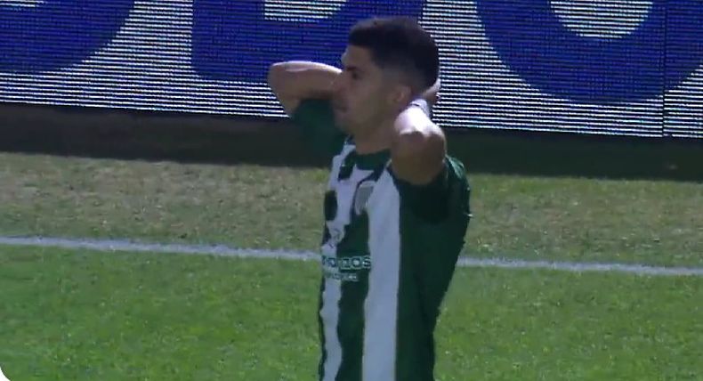 El blopper de Banfield en el partido por la Liga Profesional.&nbsp;