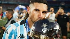 Maravilla Martínez reconoció que hasta el momento habló con Sebastián Saja sobre su contrato, pero resta la reunión con Diego Milito Maravilla Martínez reconoció que hasta el momento habló con Sebastián Saja sobre su contrato, pero resta la reunión con Diego Milito