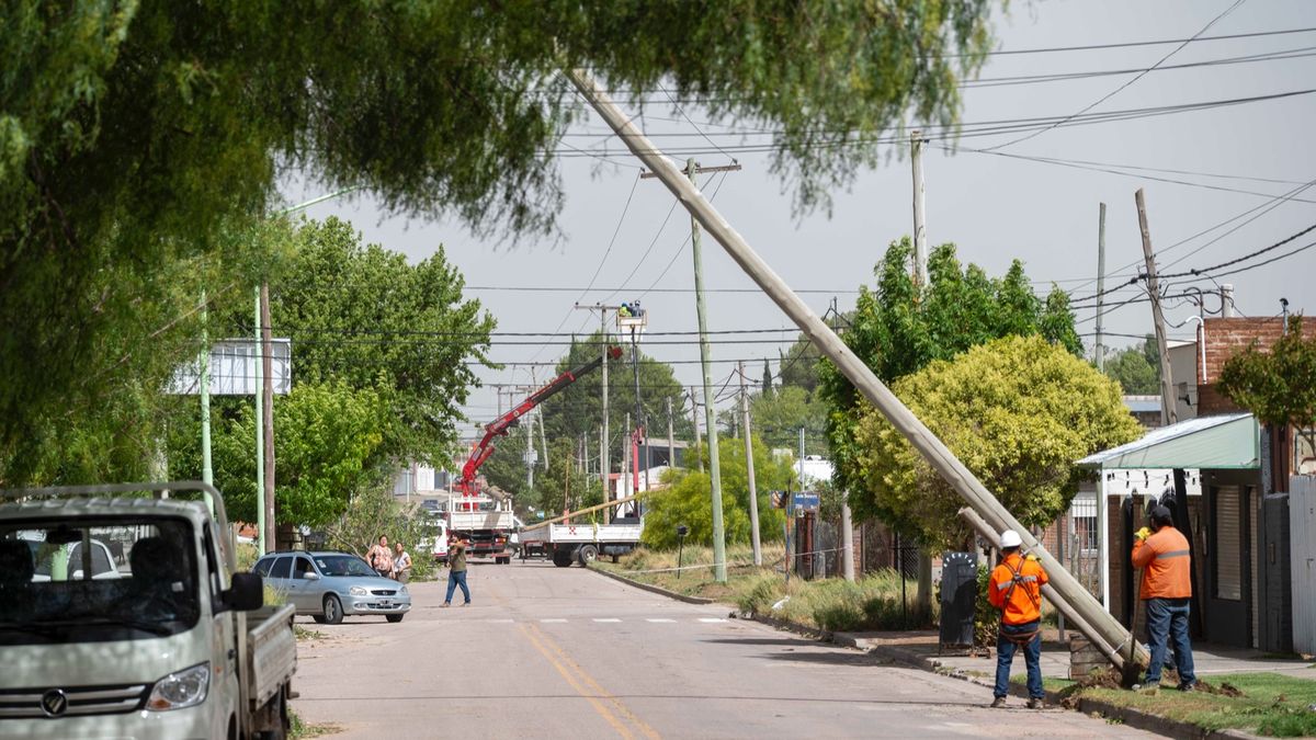 La empresa EDES asegura que ya reconectó la electricidad a la mitad de