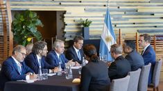 Alberto Fernández durante la reunión con los representantes de General Motors. Alberto Fernández durante la reunión con los representantes de General Motors.