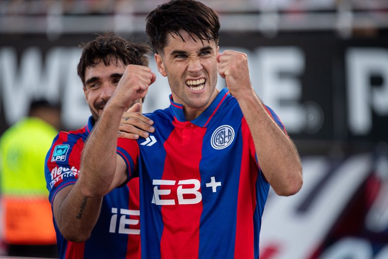 Rodríguez festeja su gol ante el Ferroviario.