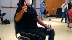 Un ejemplo: la Mona Jiménez sacó turno, hizo fila y se vacunó contra el coronavirus Un ejemplo: la Mona Jiménez sacó turno, hizo fila y se vacunó contra el coronavirus