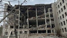 Uno de los edificios en ruinas de la ciudad de Poltava. Uno de los edificios en ruinas de la ciudad de Poltava.